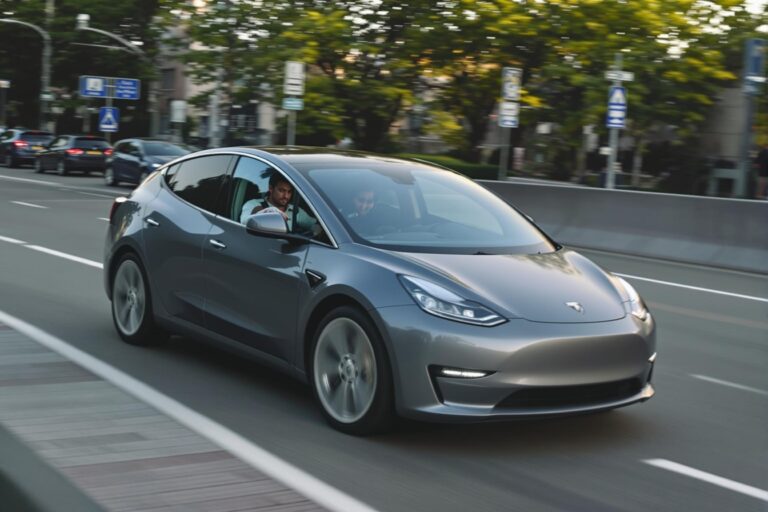Les secrets derrière l'autonomie des voitures électriques : pourquoi les chiffres varient autant sur la route ?