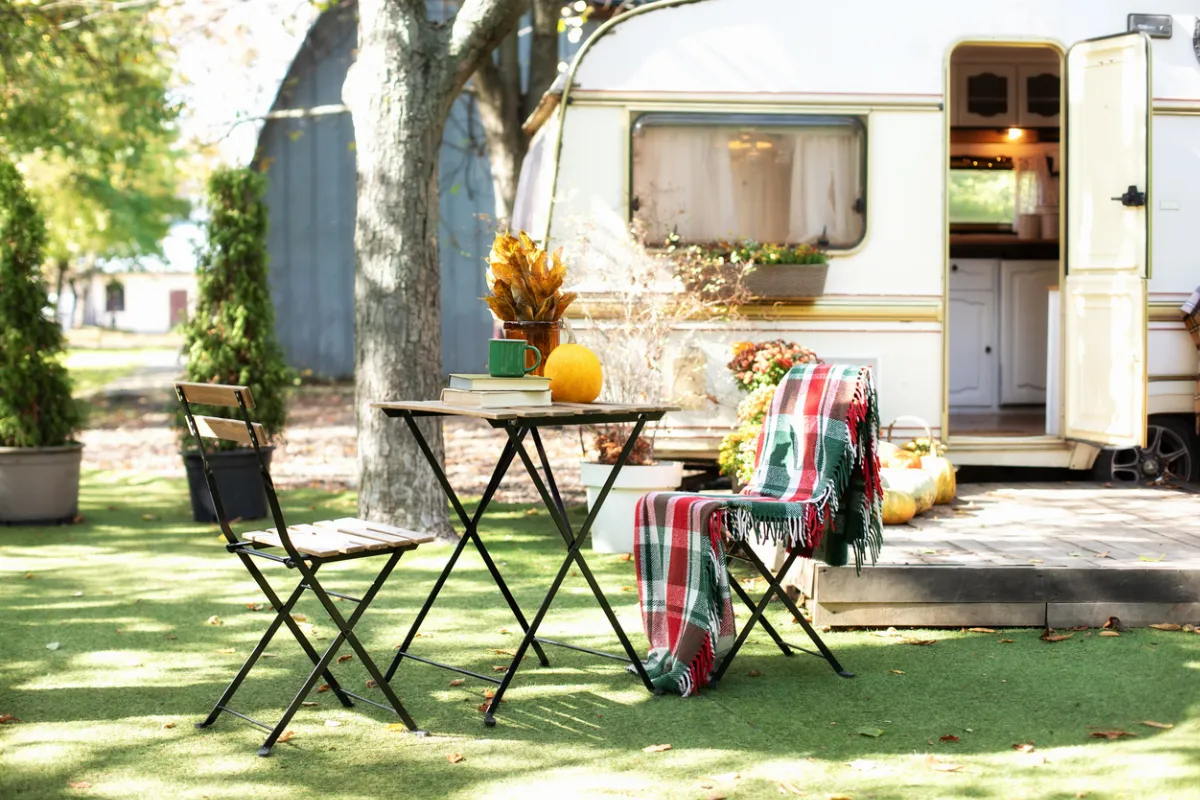 camping-car-les-equipements-indispensables-pour-amenager-votre-espace-repas