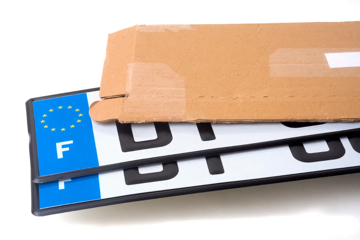 tout-ce-quil-faut-savoir-sur-les-plaques-dimmatriculation-reglementation-homologation-et-achat-en-ligne