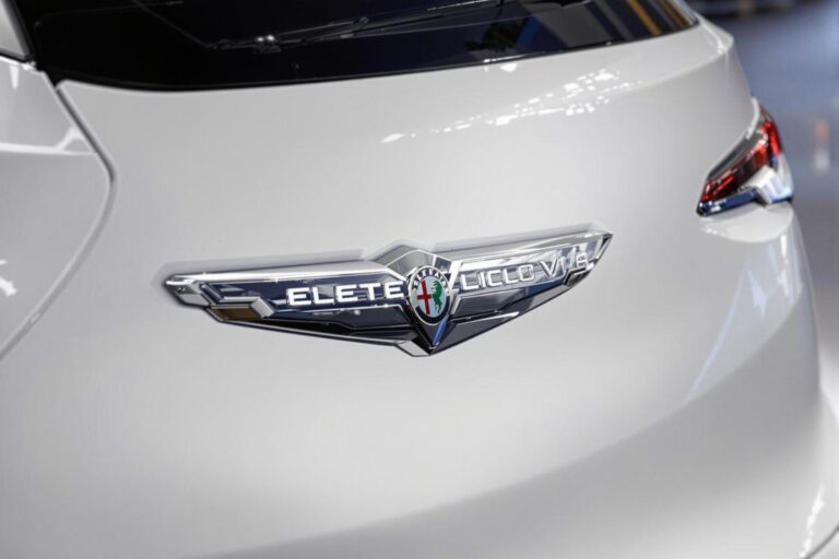 Le prochain Stelvio électrique : Comment Alfa Romeo compte détrôner le Porsche Macan