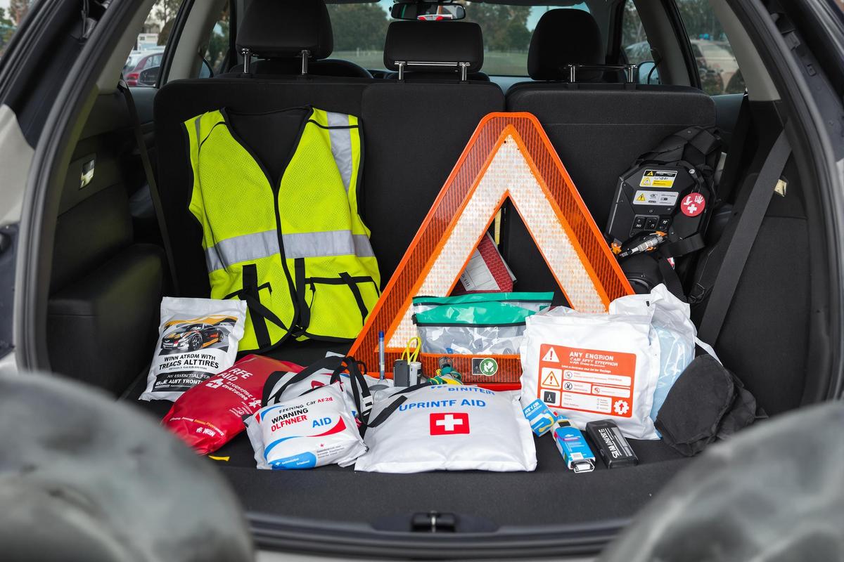 Quels sont les équipements obligatoires à avoir dans sa voiture en 2025 ?