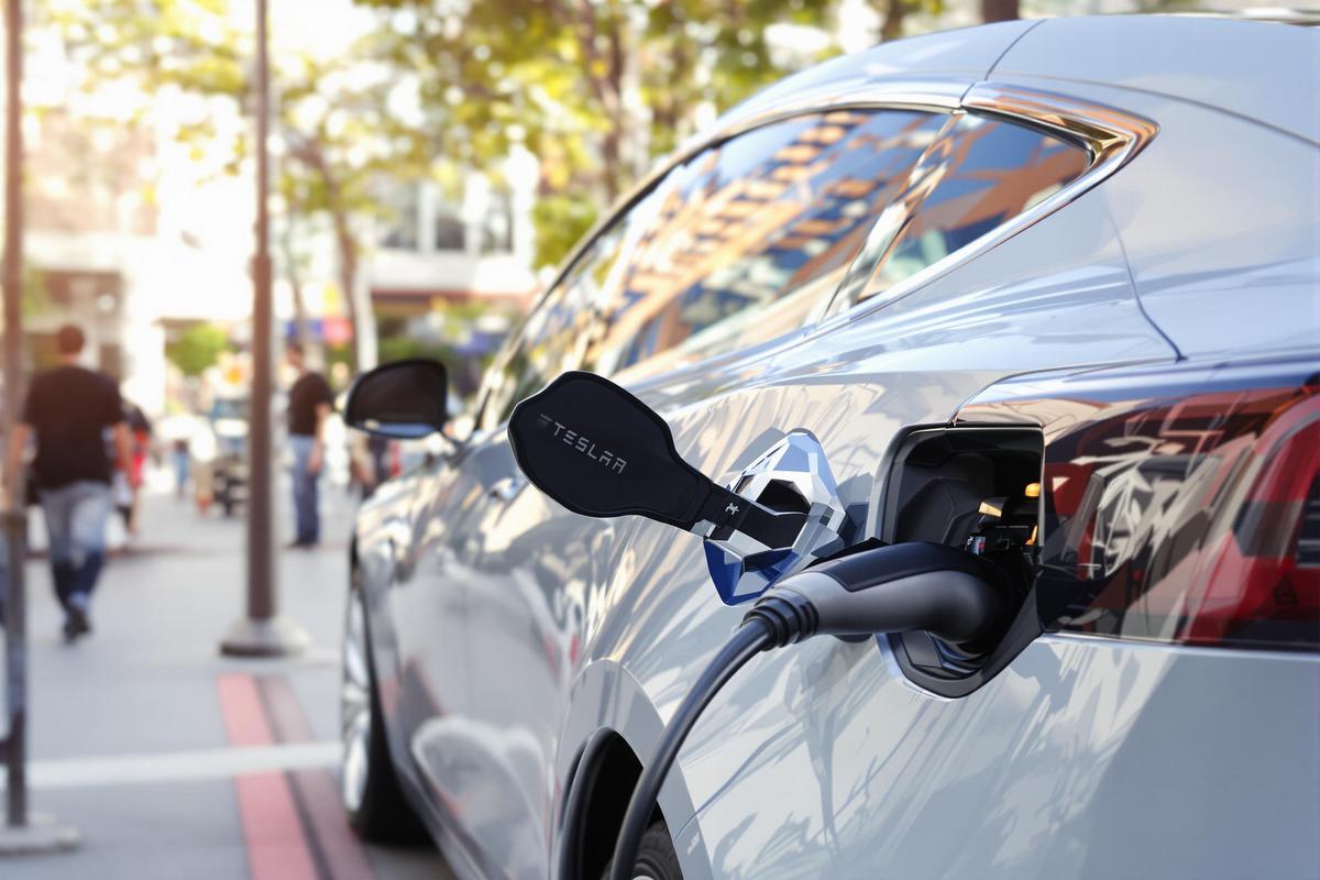 Il parcourt 250 000 km en Tesla Model 3 : l’état de la batterie et les réparations dévoilés