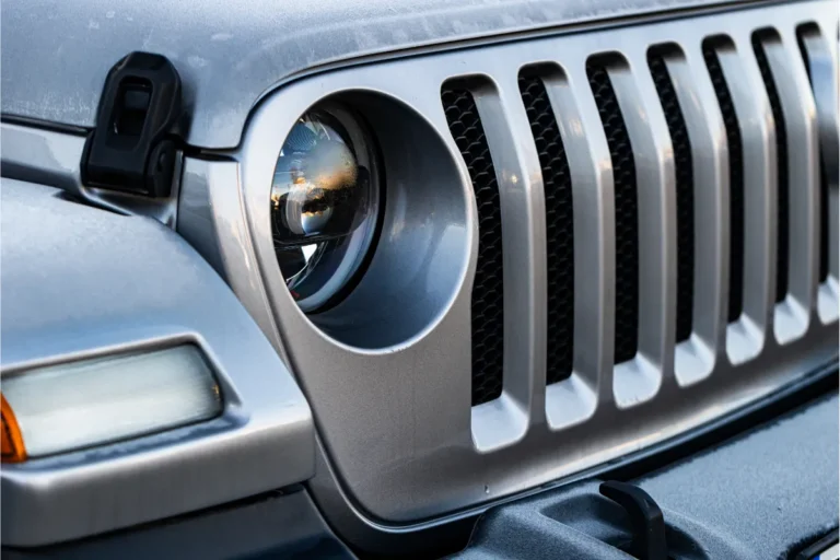 decouvrez-le-jeep-avenger-4xe-un-suv-hybride-performant-plus-accessible-que-le-duster-4x4