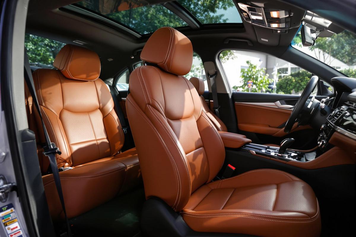 Comment nettoyer le cuir de voiture naturellement