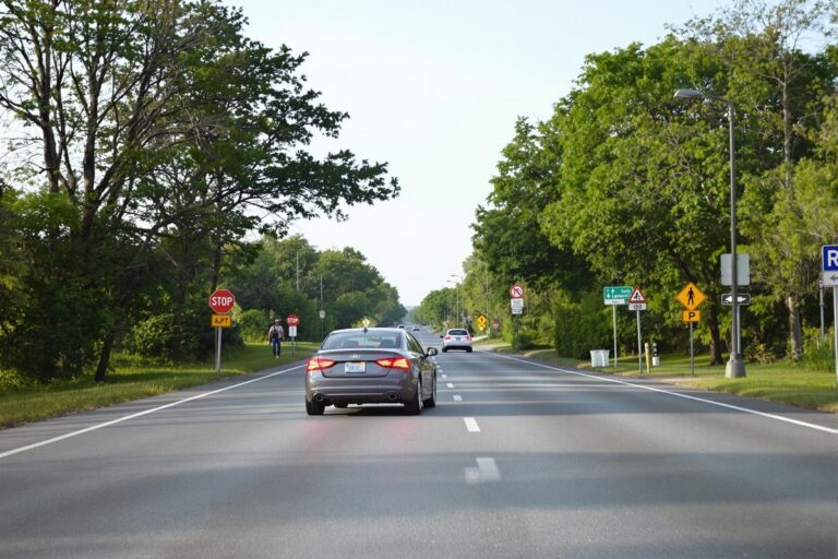 La distance d'arrêt est égale à la distance de freinage