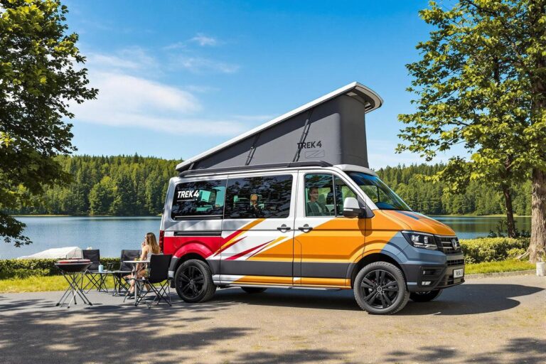 Un van neuf français hyper court avec 4 couchages et un toit relevable : le super bon plan de l’été à prix abordable !