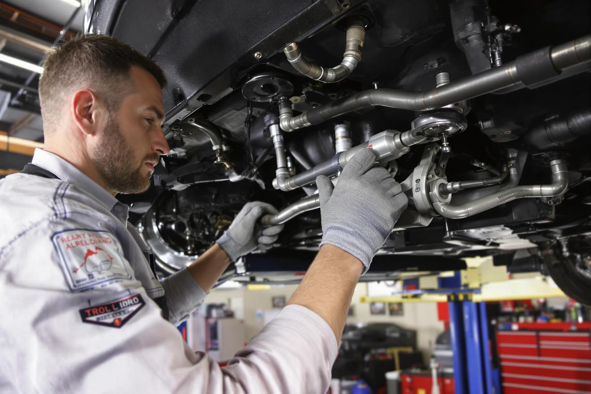 Claquement quand je tourne le volant : causes et solutions