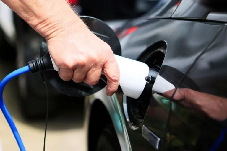 le « droit à la prise » pour relancer l’électrique