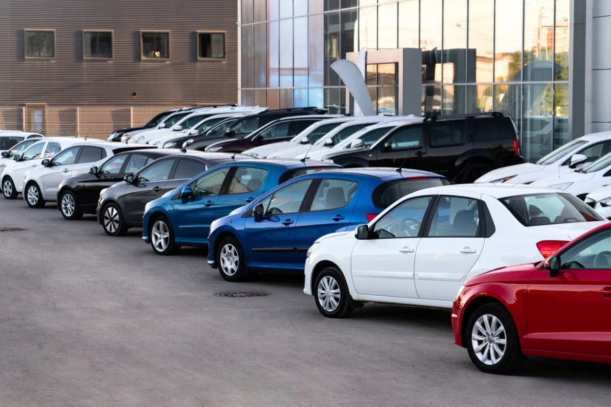 1 800 $ de surcoût par véhicule et 1 million de ventes envolées